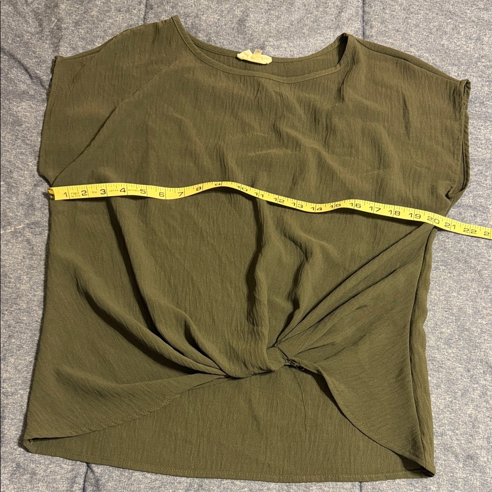 Gray Twist Hem Short Sleeve Top - Picture 4 of 7